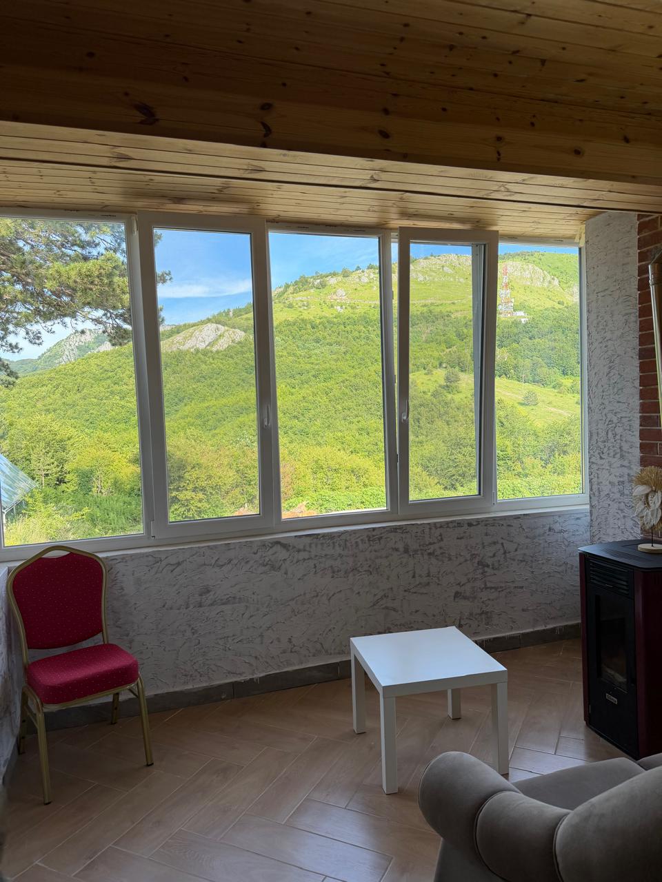 Triple Room — Dhoma Treshe